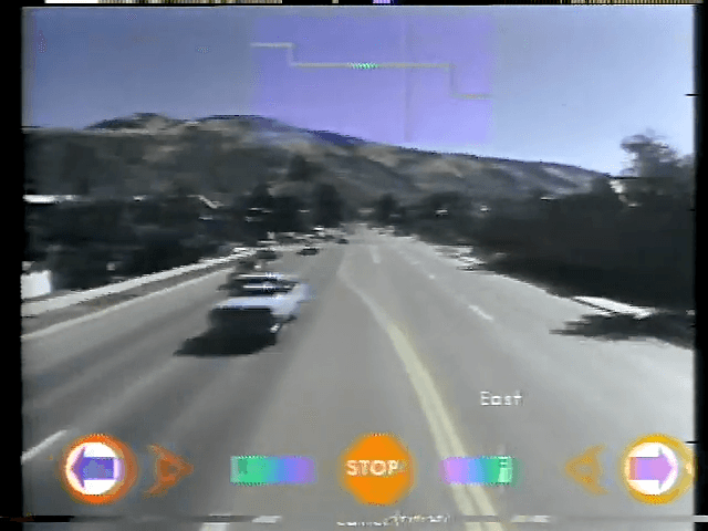 Aspenの街路映像に経路図、方角、左右移動と停止の操作ボタンを重ねたAspen Movie Mapの実画面