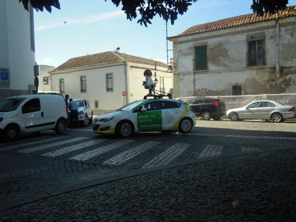 ポルトガルのエヴォラを走るGoogle Street View撮影車